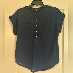 Woman’s blue lucky brand button up top